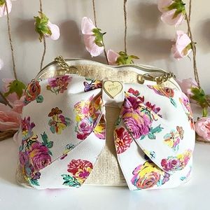 Betsey Johnson straw with white floral bow handbag